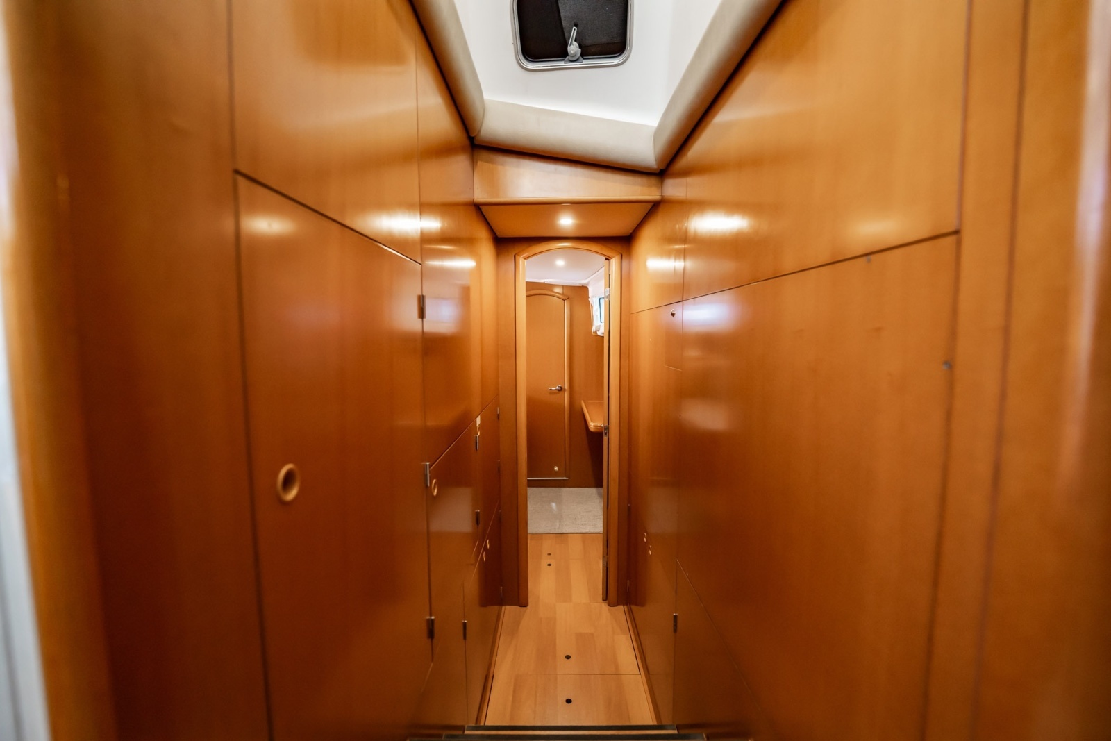 2005 Lagoon Power 43