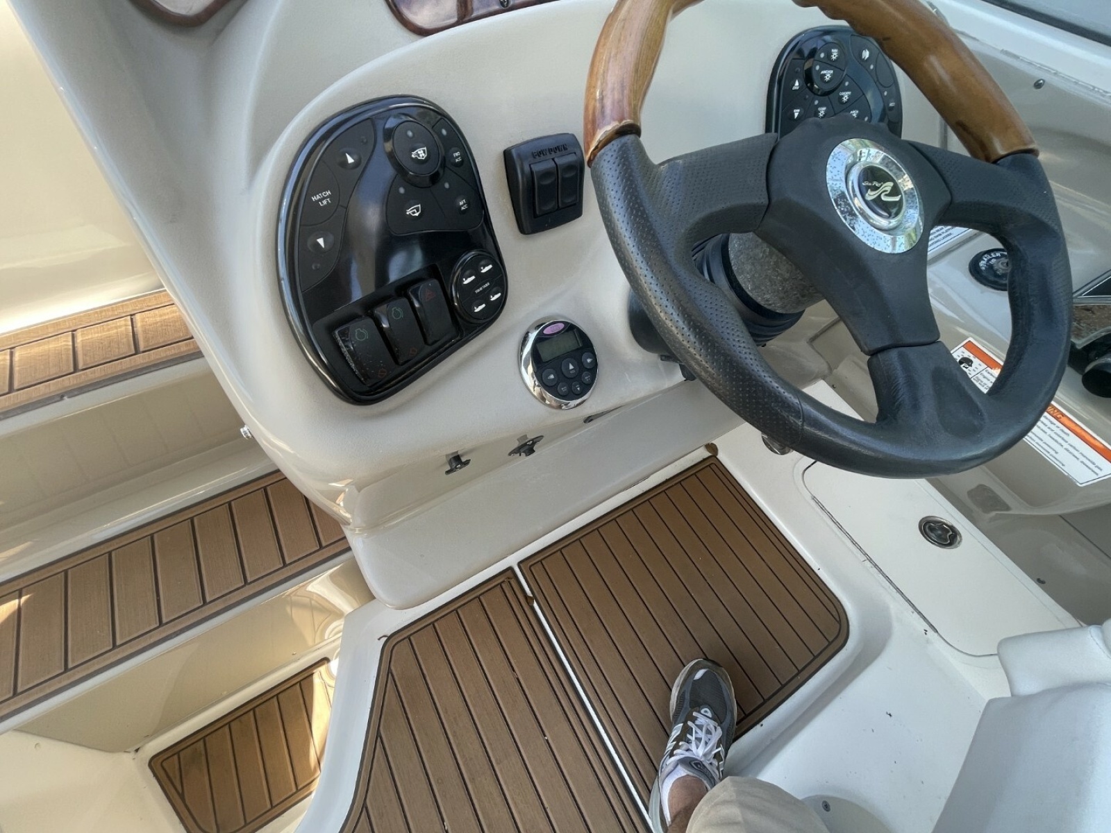 28ft Sea Ray Yacht For Sale