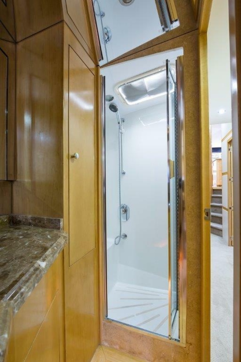 Hatteras 60 SALT RUSH - Guest Head