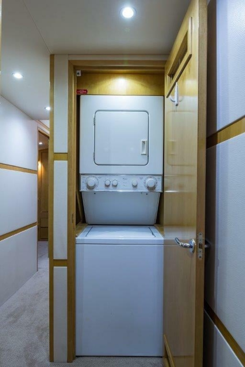 Hatteras 60 SALT RUSH - Washer and Dryer 