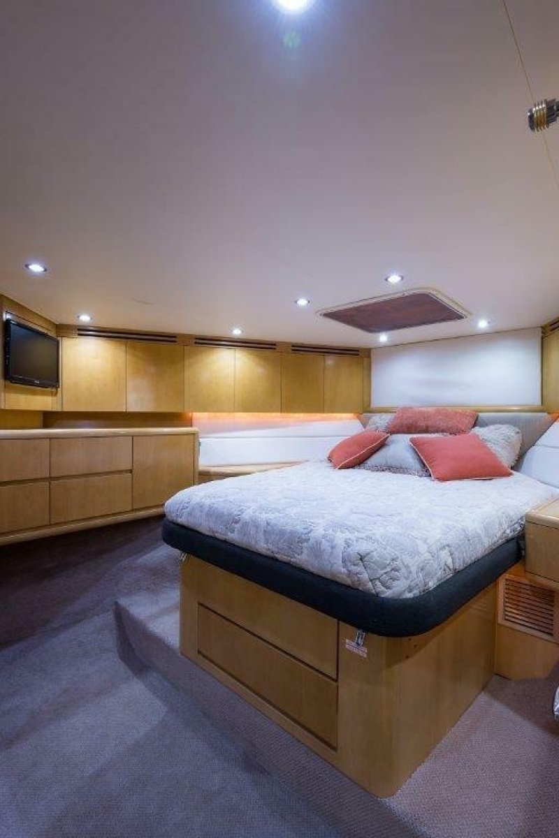 Hatteras 60 SALT RUSH - Forward Guest Cabin