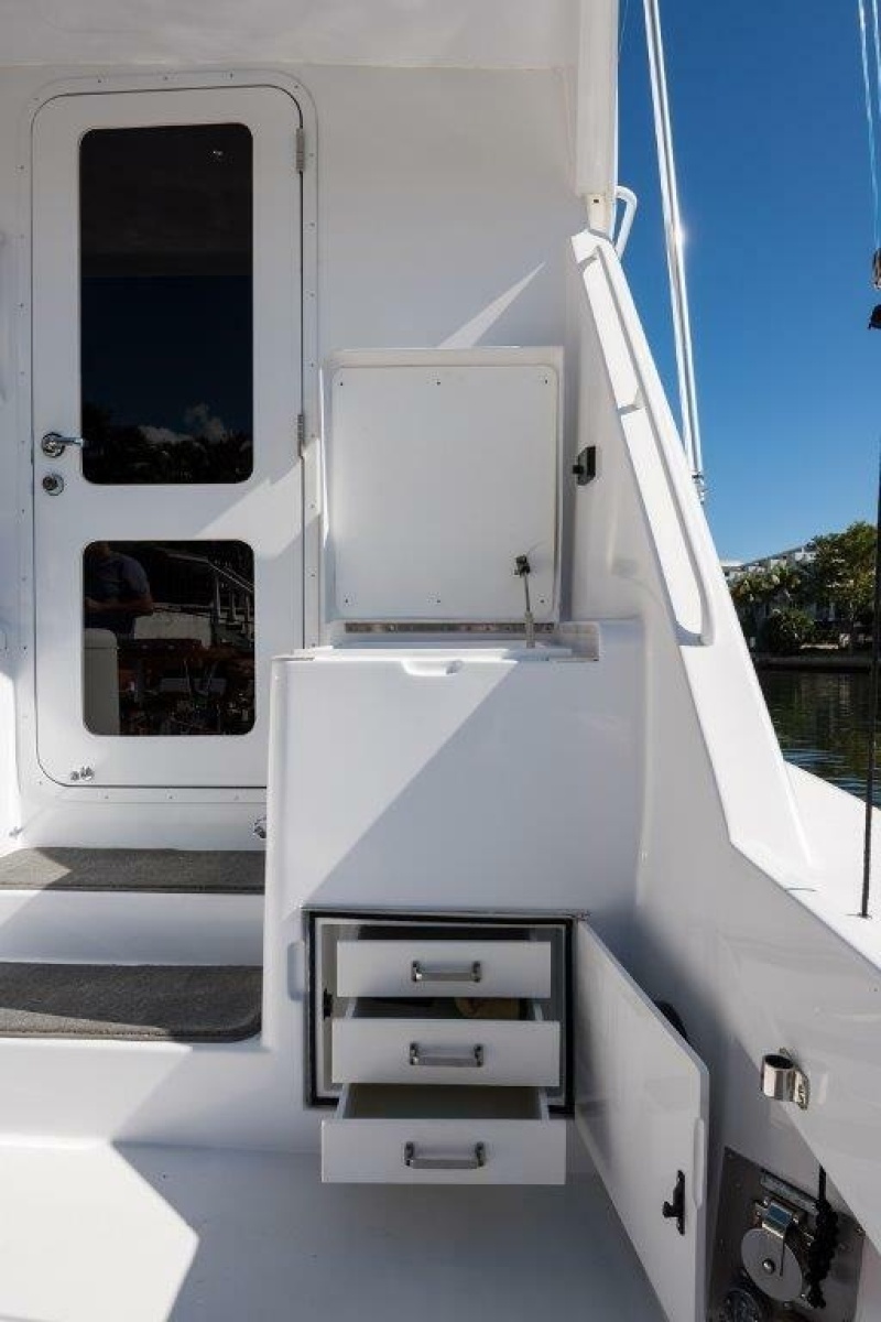 Hatteras 60 SALT RUSH -  Cockpit