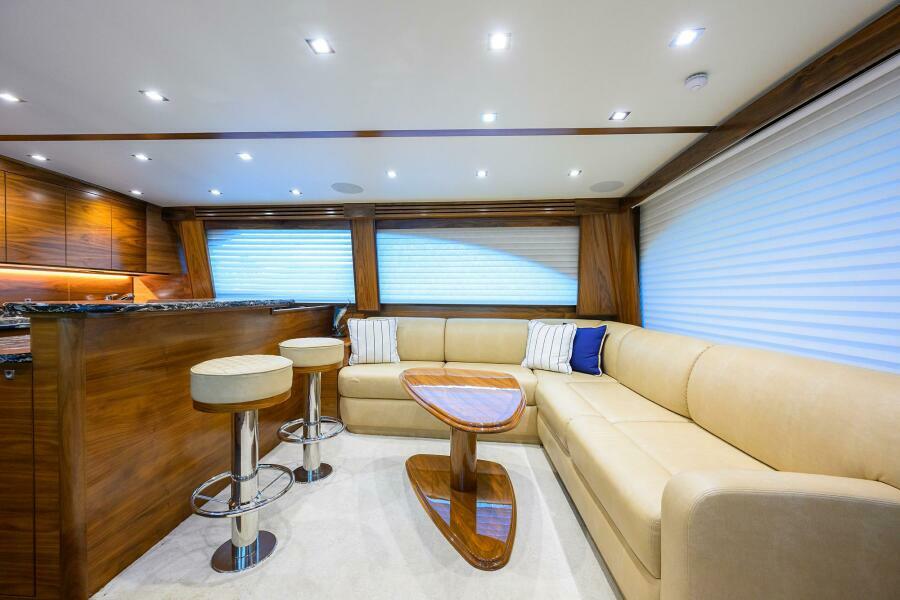 2023 Viking 64 Convertible - Salon