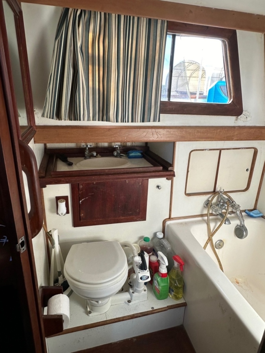 1981 Albin 36 Double Cabin