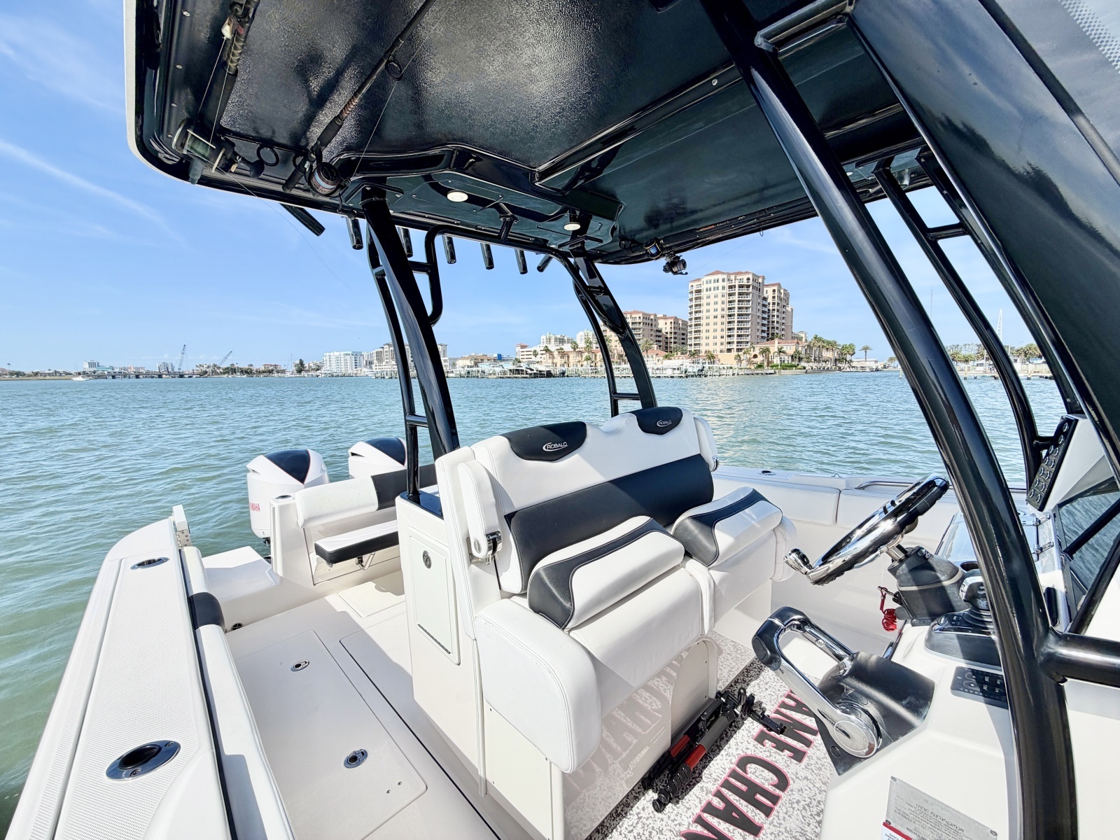 30ft Robalo Yacht For Sale