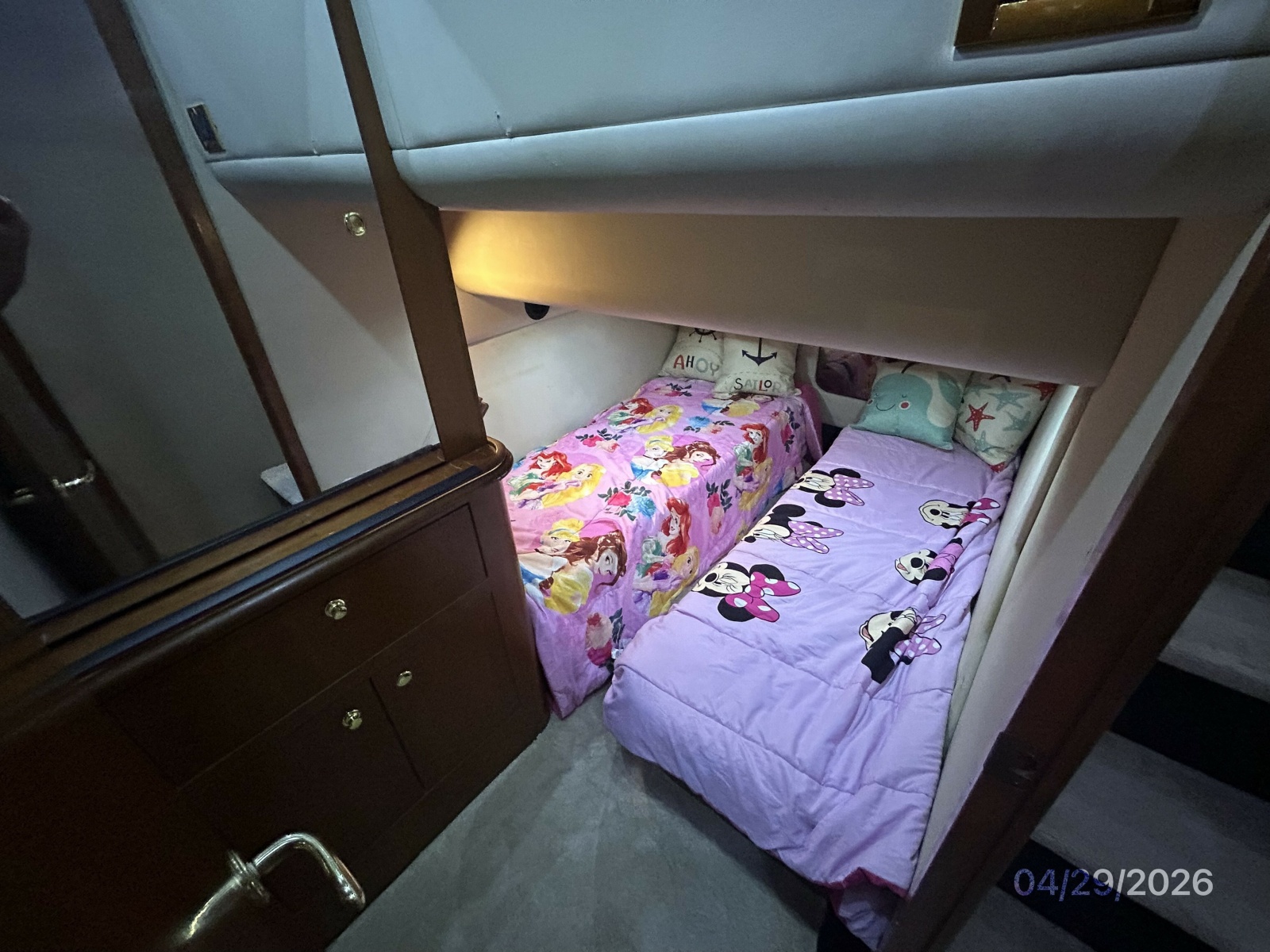 44' Cruisers starboard guest stateroom