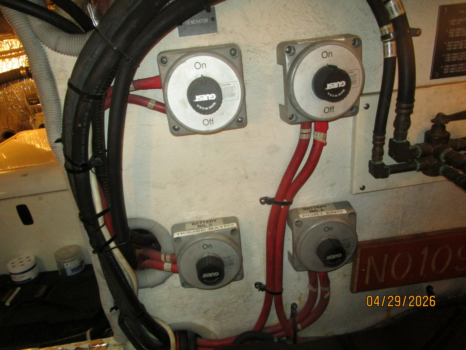 44' Cruisers battery switches