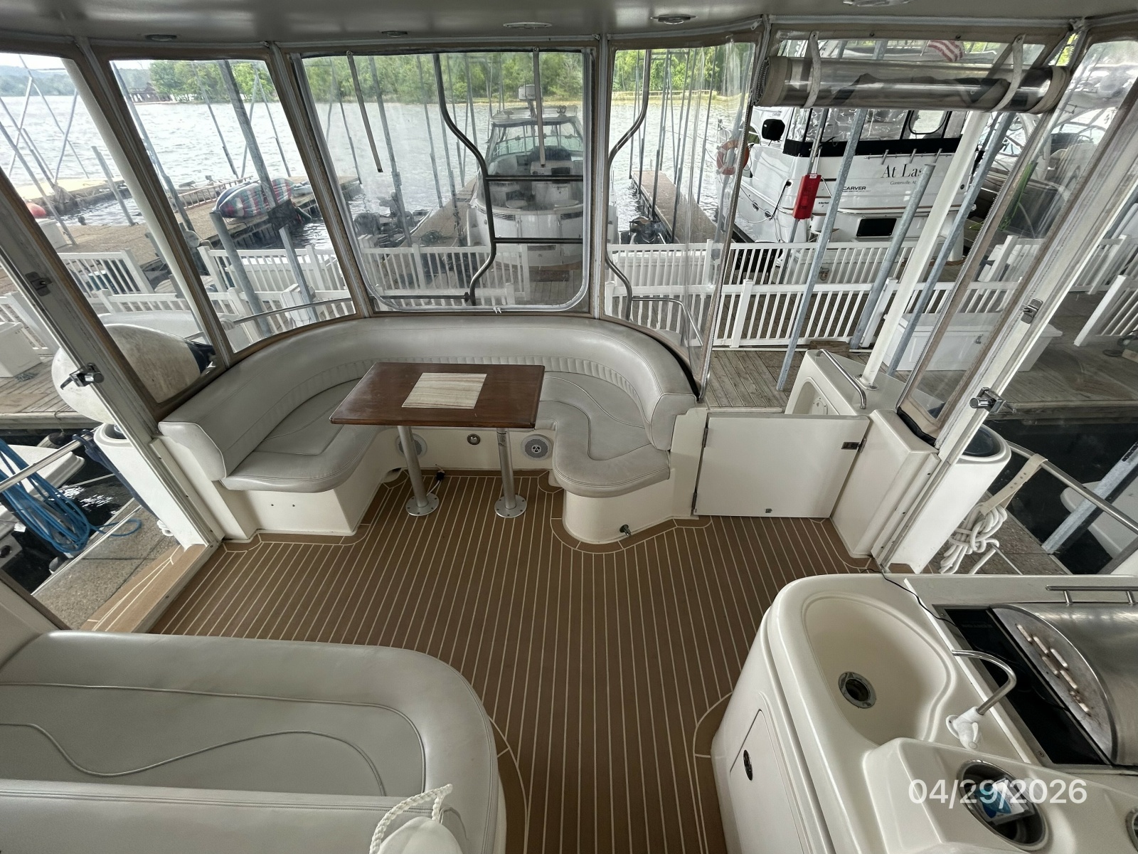 44' Cruisers sundeck