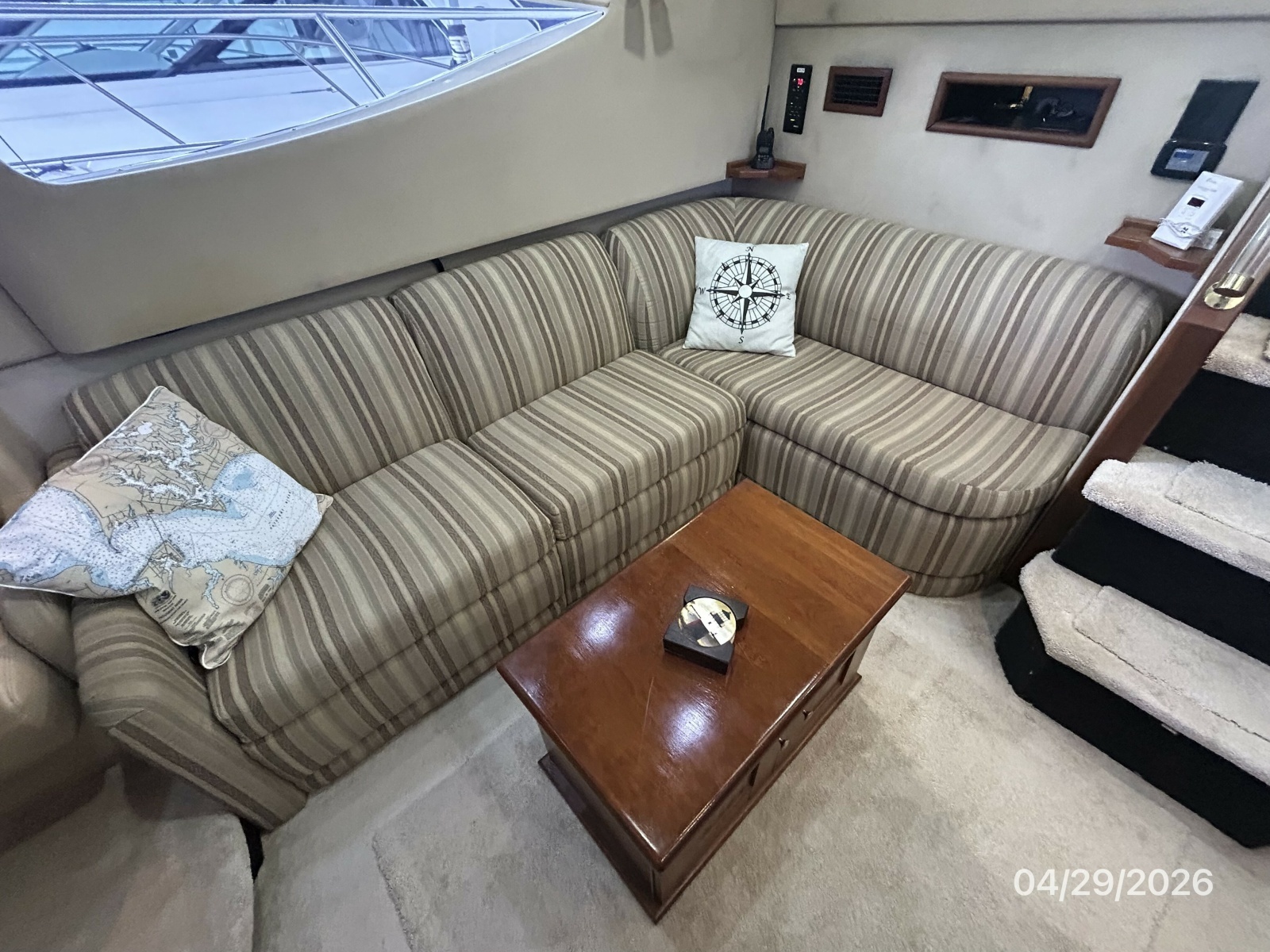 44' Cruisers salon starboard aft seating