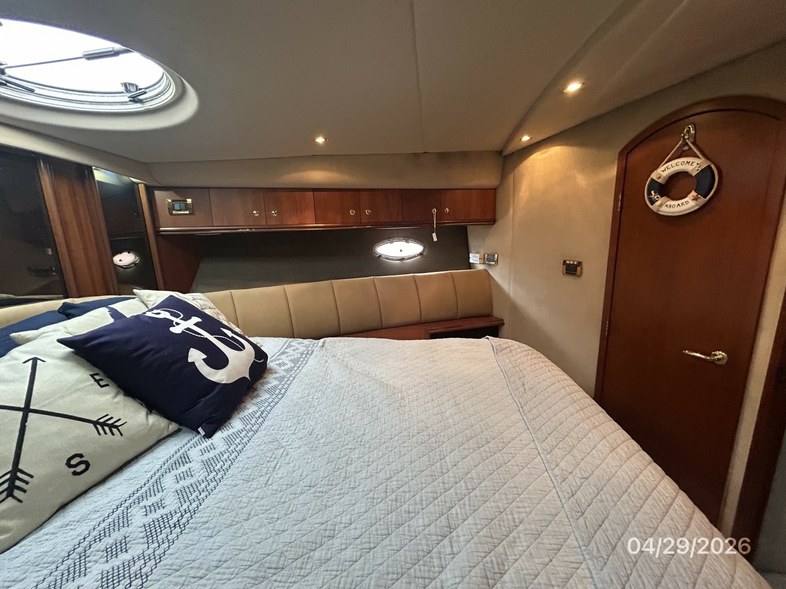 44' Cruisers forward guest stateroom starboard