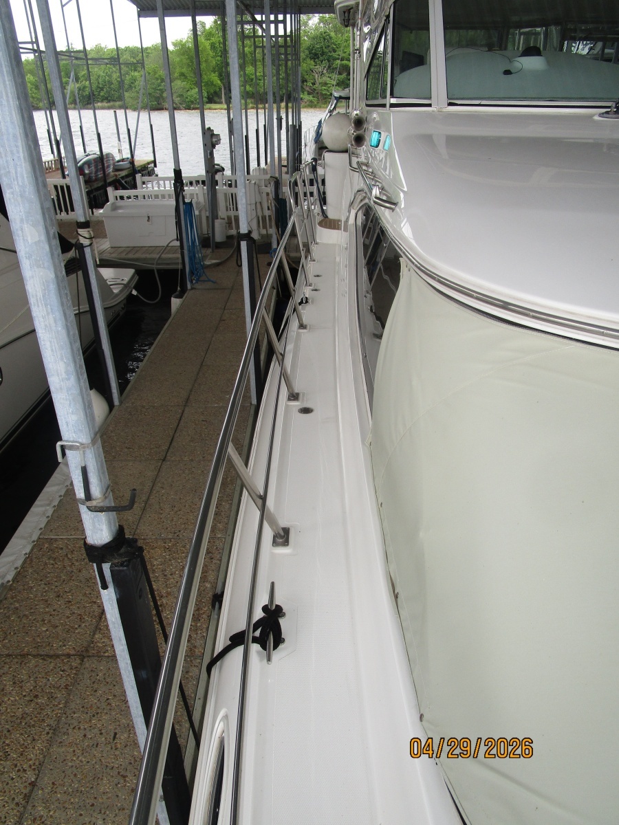 44' Cruisers starboard side deck1