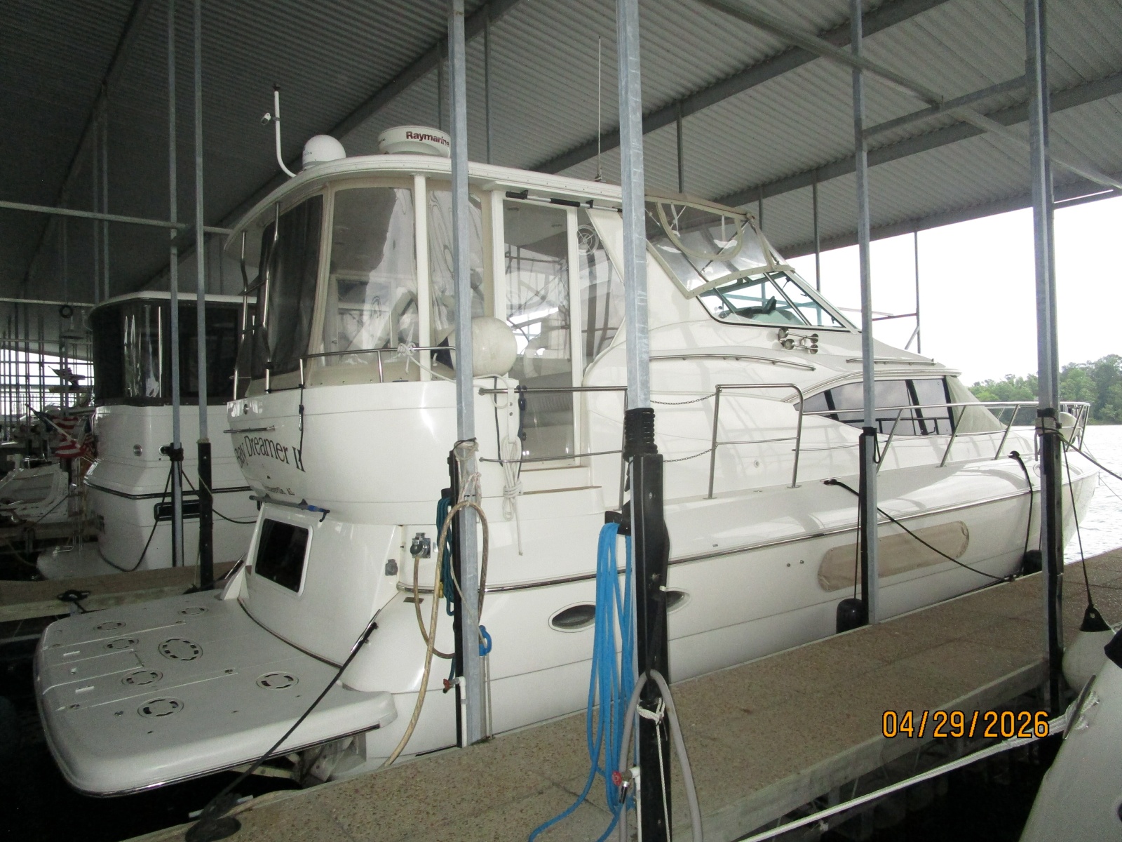 44' Cruisers starboard aft profile