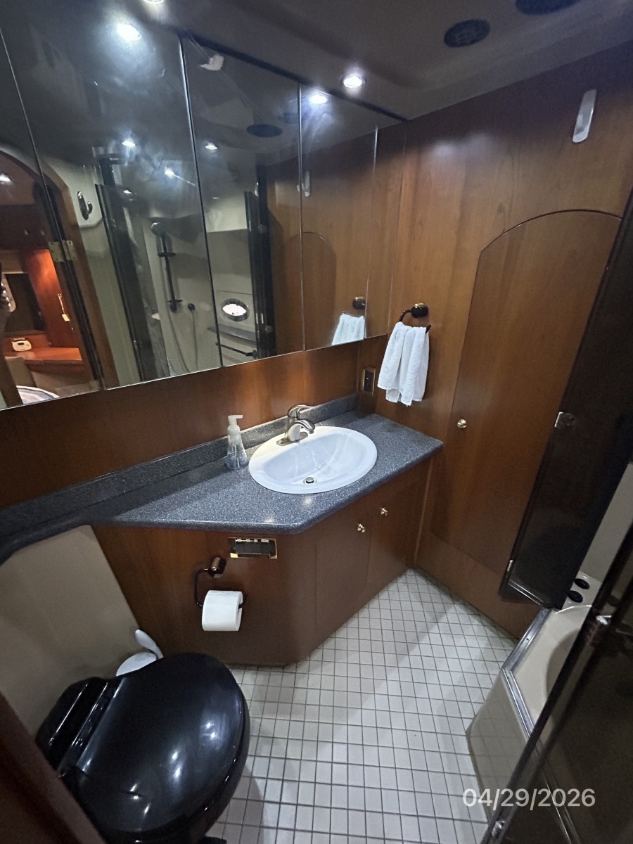 44' Cruisers master stateroom head