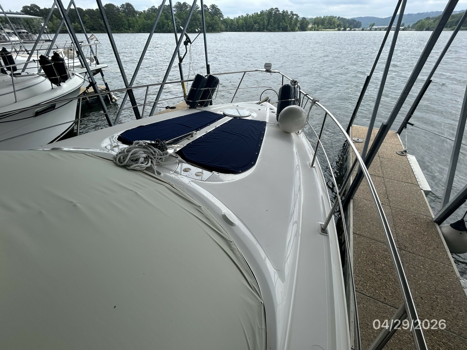 44' Cruisers foredeck2