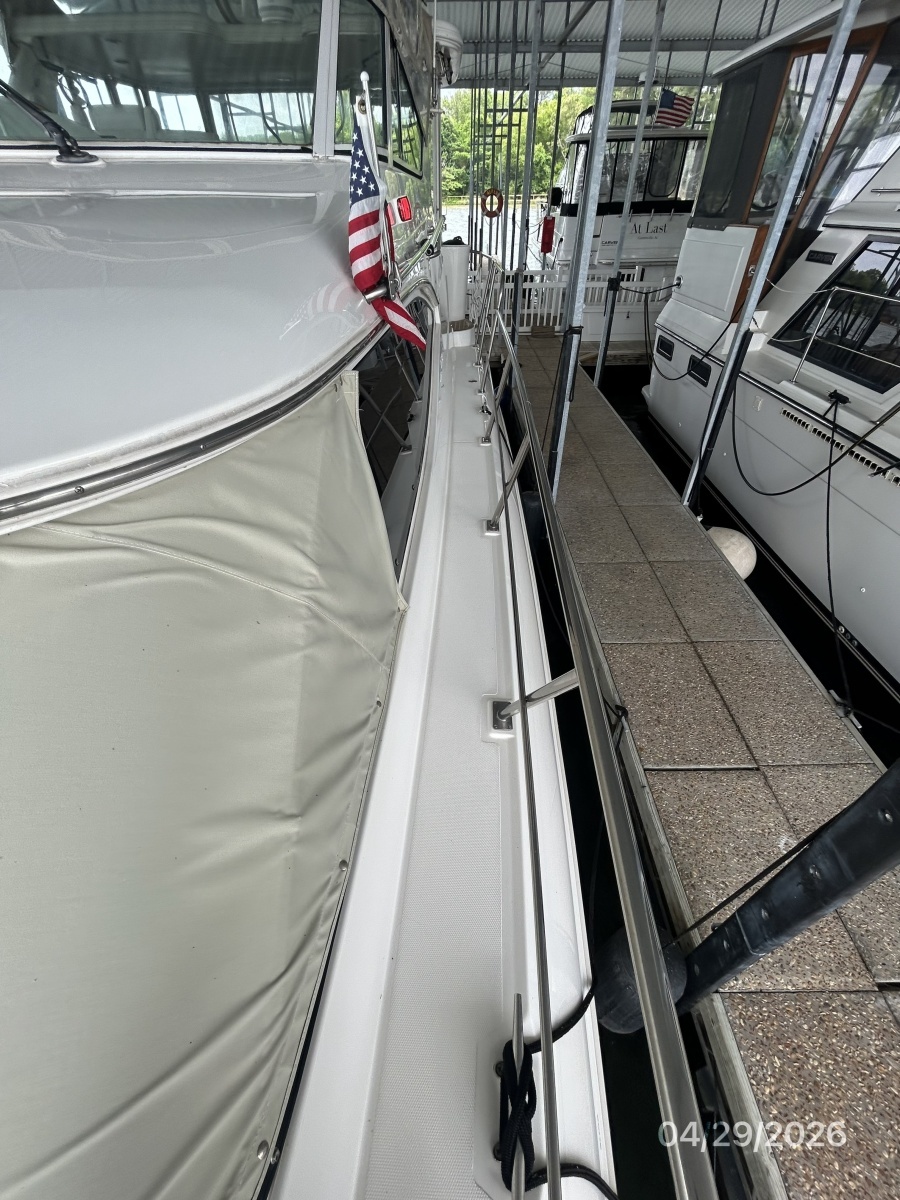 44' Cruisers port side deck1