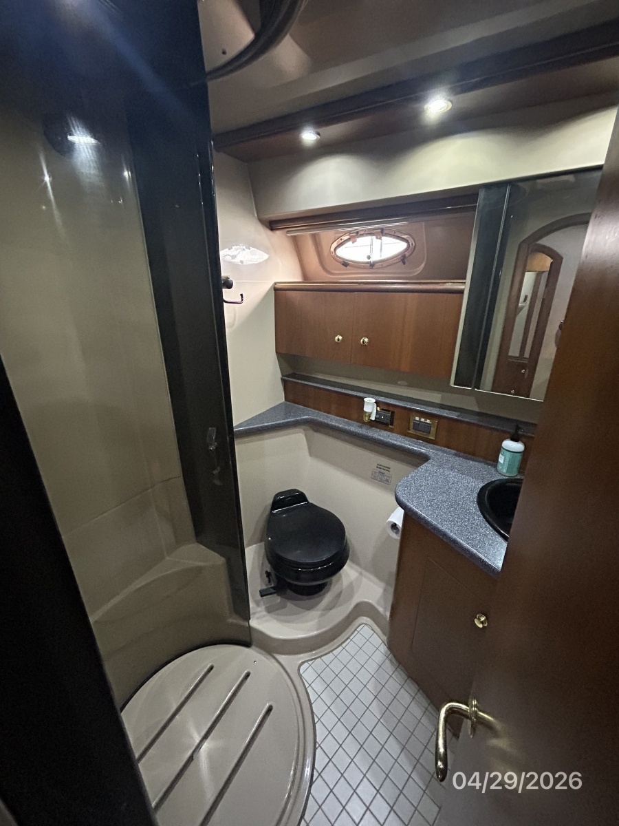 44' Cruisers guest head-shower