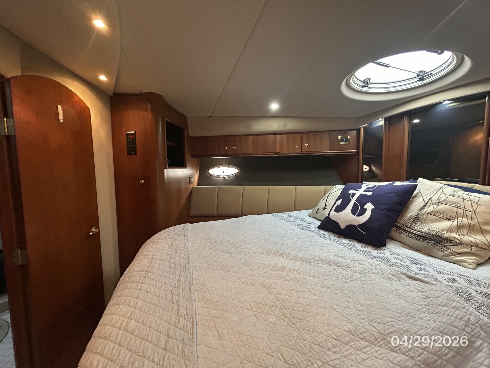 44' Cruisers forward guest stateroom port
