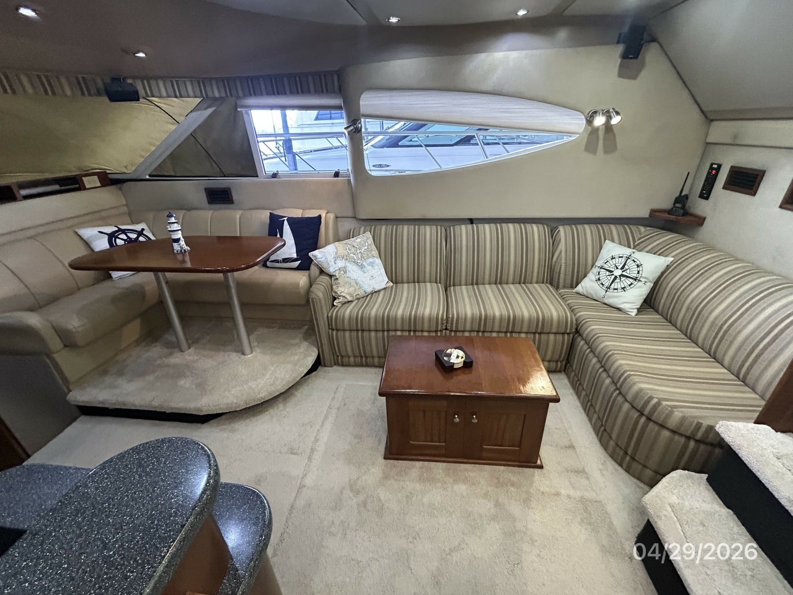 44' Cruisers salon starboard