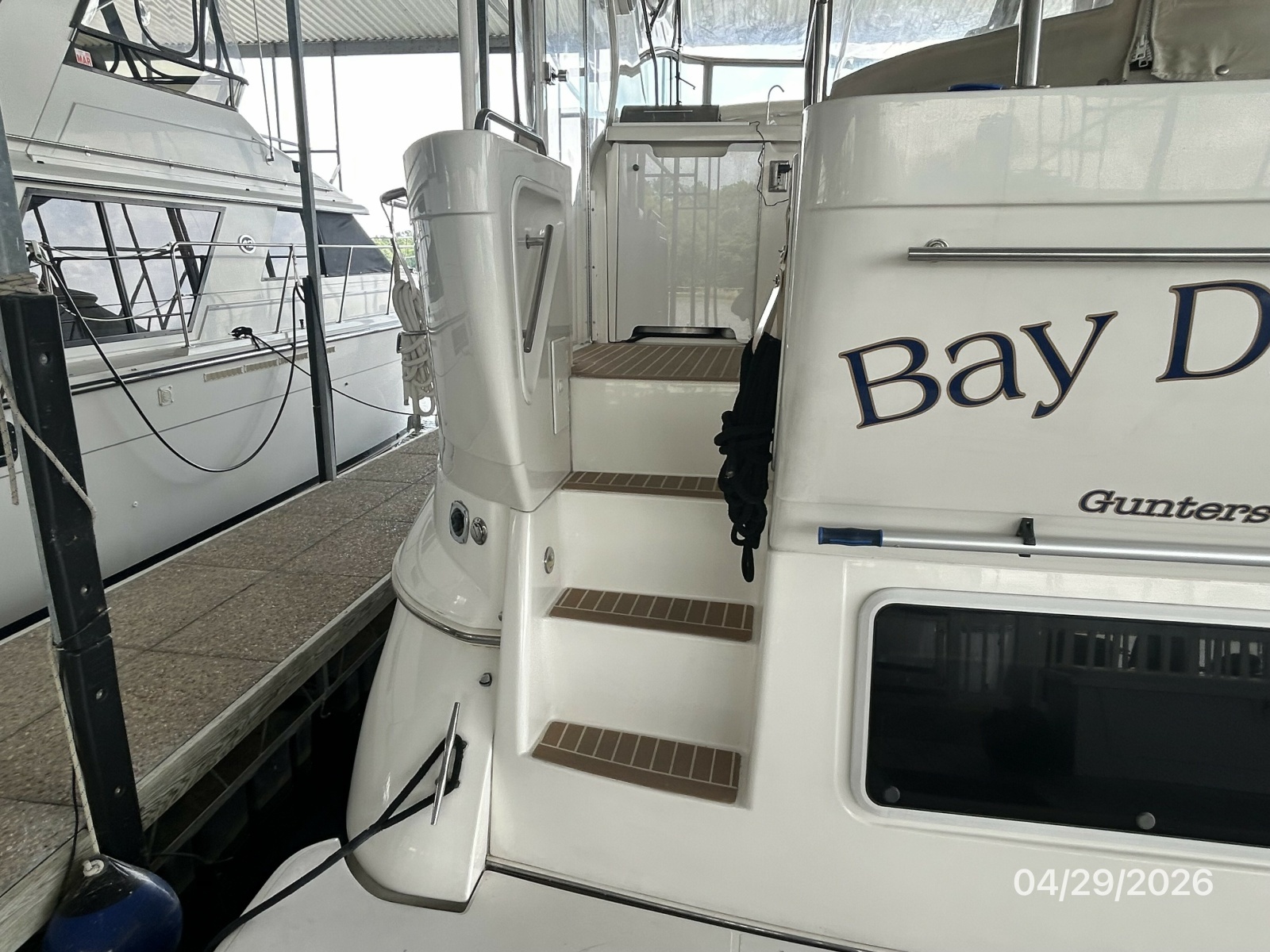 44' Cruisers sundeck-swimplatform stairs
