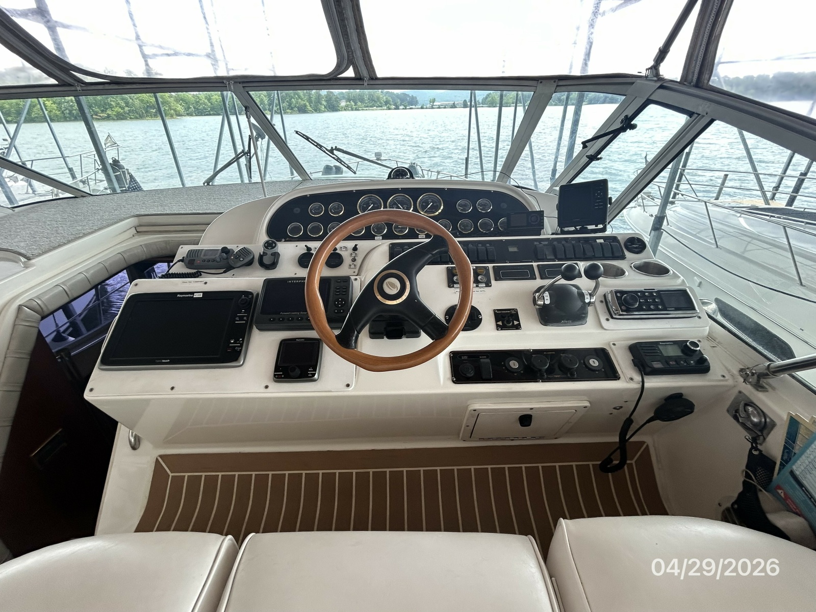 44' Cruisers helm2