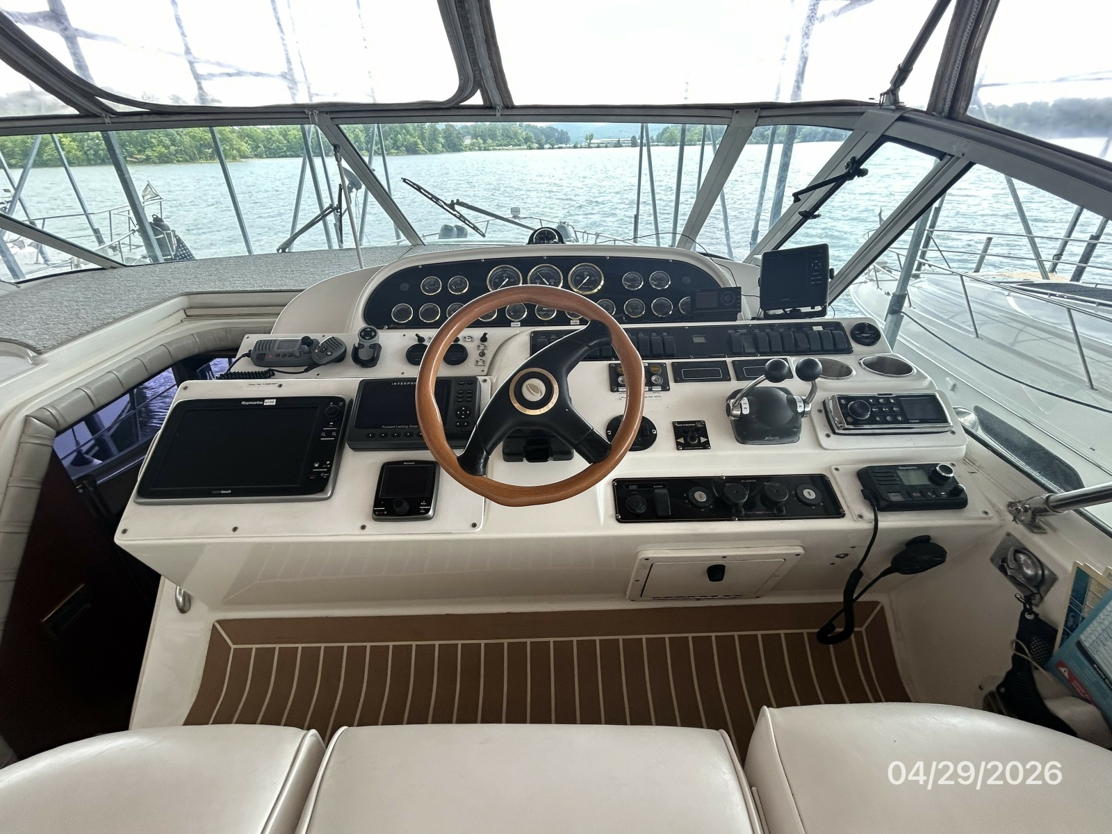 44' Cruisers helm2