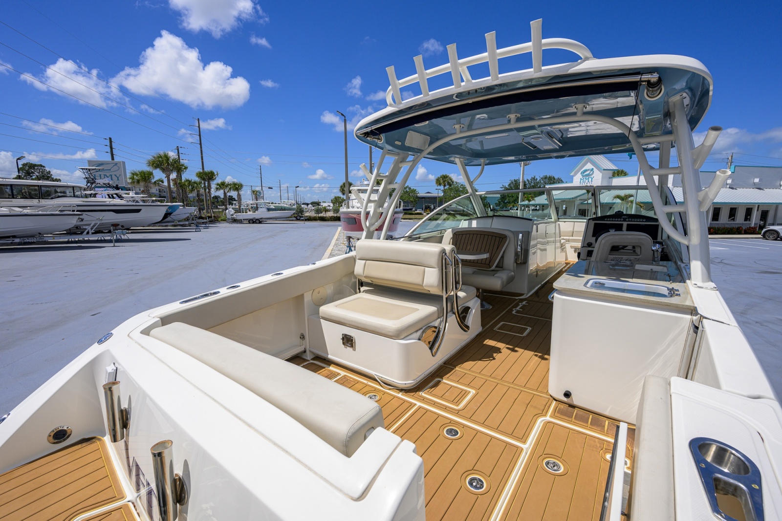 2023 Boston Whaler Vantage