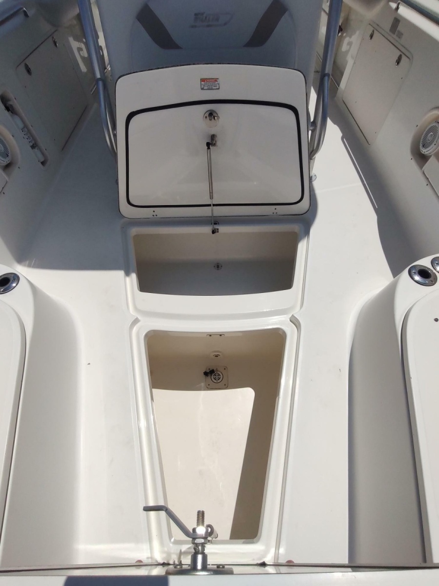 2006 Boston Whaler 320 Outrage