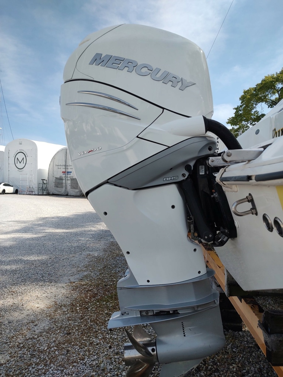 2006 Boston Whaler 320 Outrage