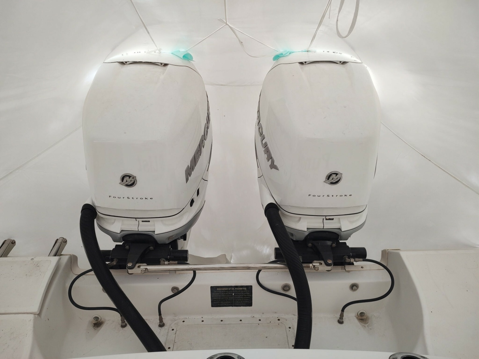 2006 Boston Whaler 320 Outrage