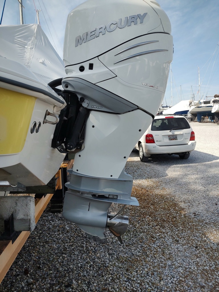 2006 Boston Whaler 320 Outrage