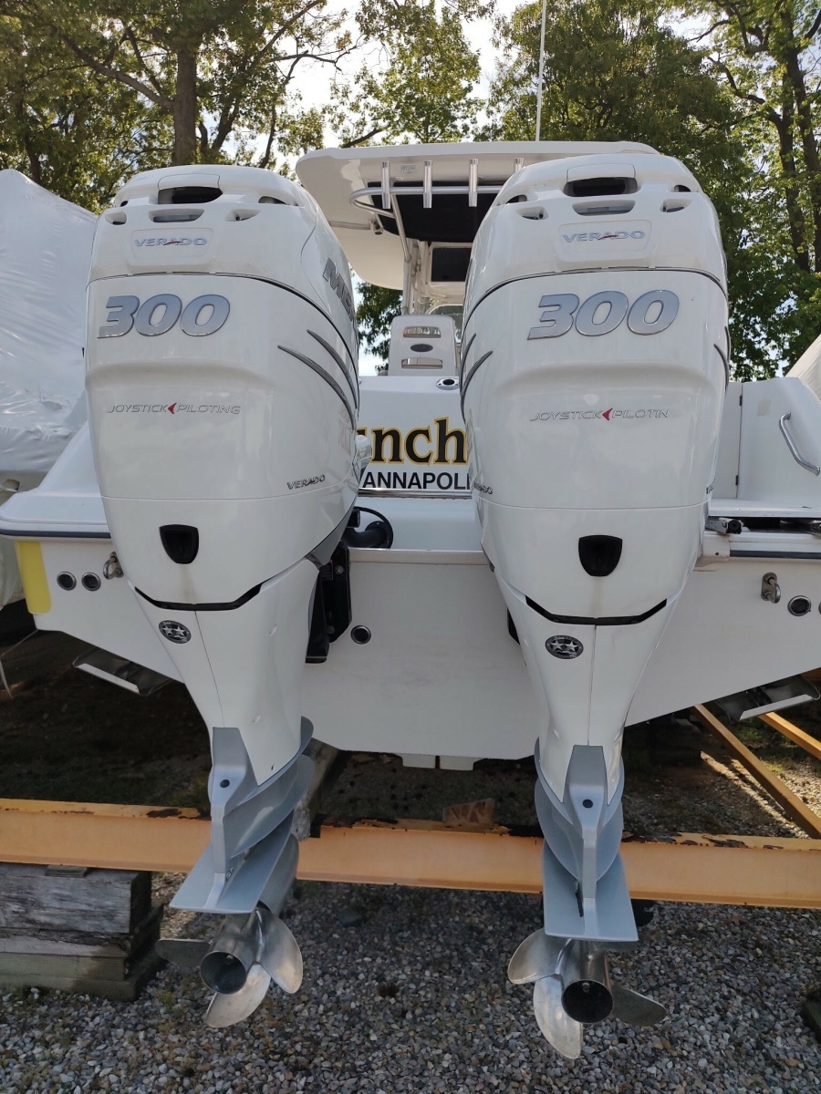 2006 Boston Whaler 320 Outrage