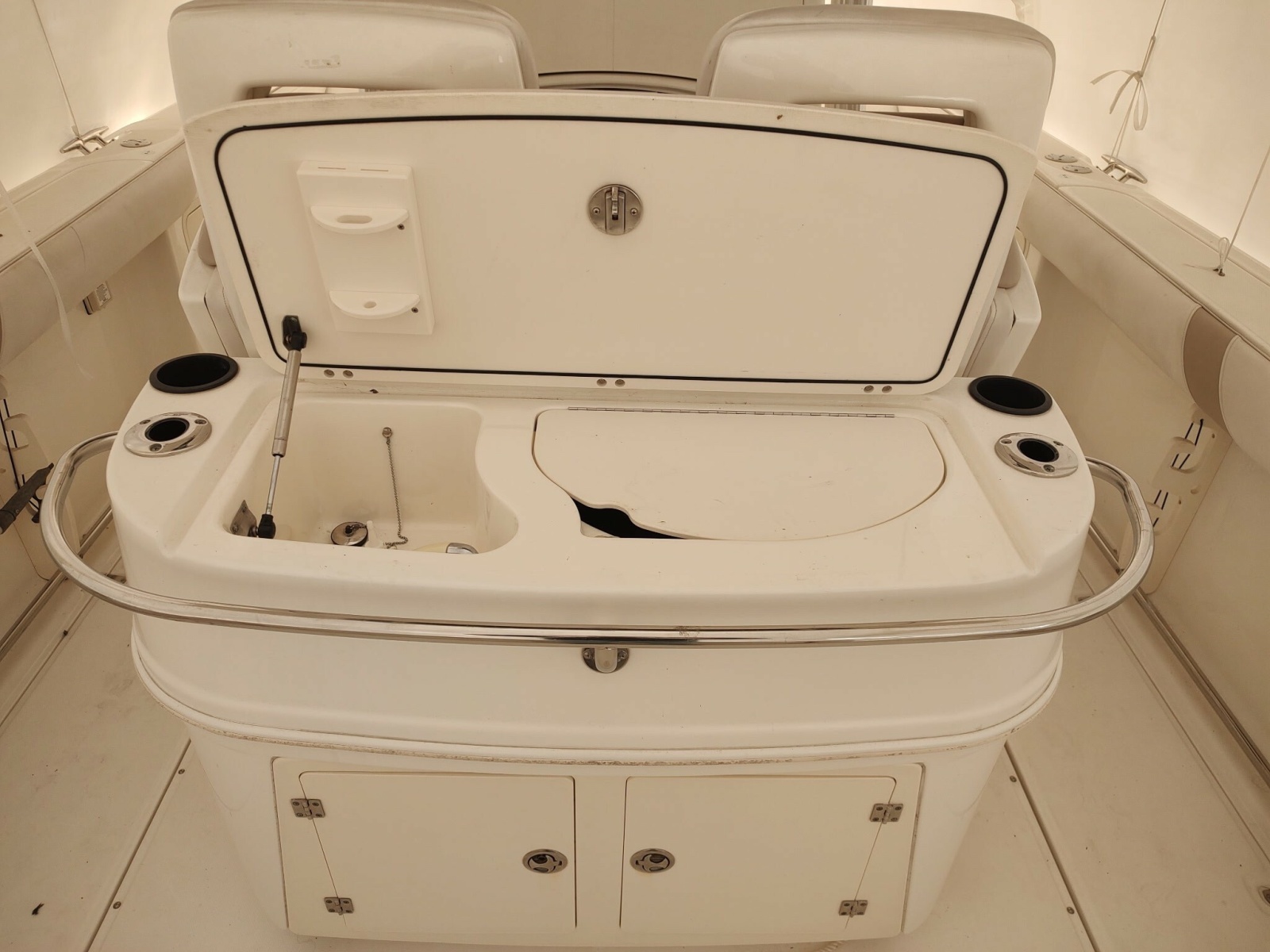 2006 Boston Whaler 320 Outrage