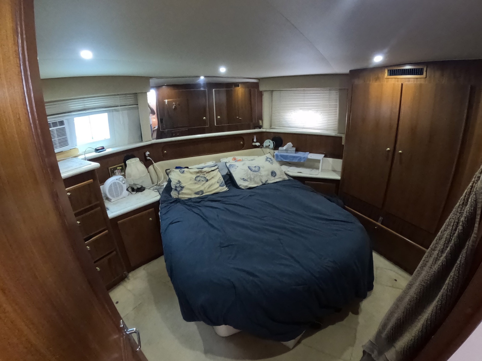 2000 Carver 406 Motor Yacht