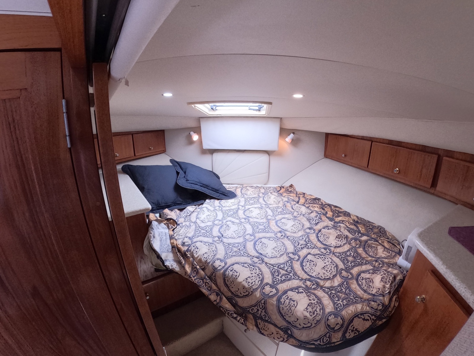 2000 Carver 406 Motor Yacht