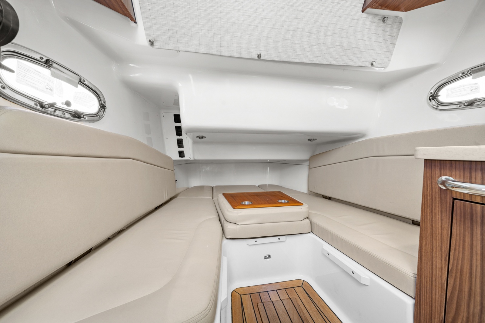 2018 Boston Whaler 380 Outrage