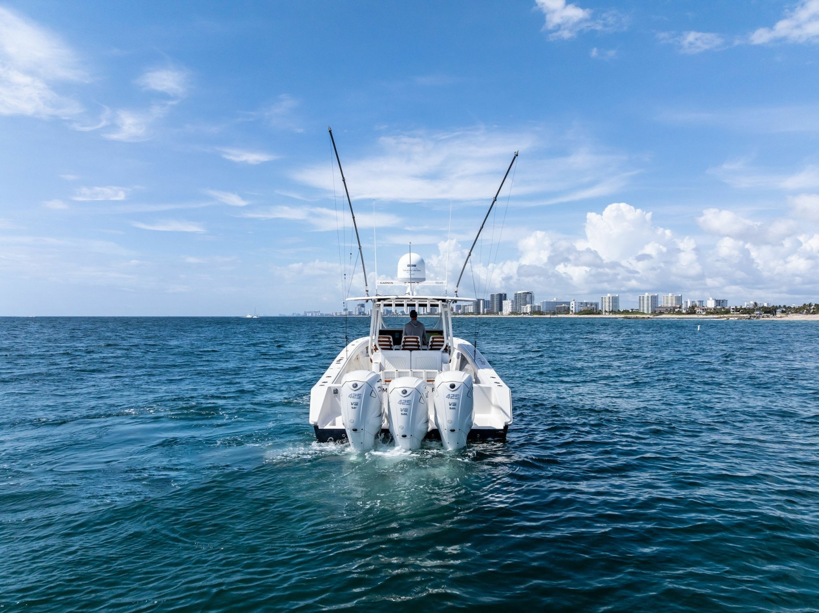 2020 Jupiter 43 SF MENACE Stern