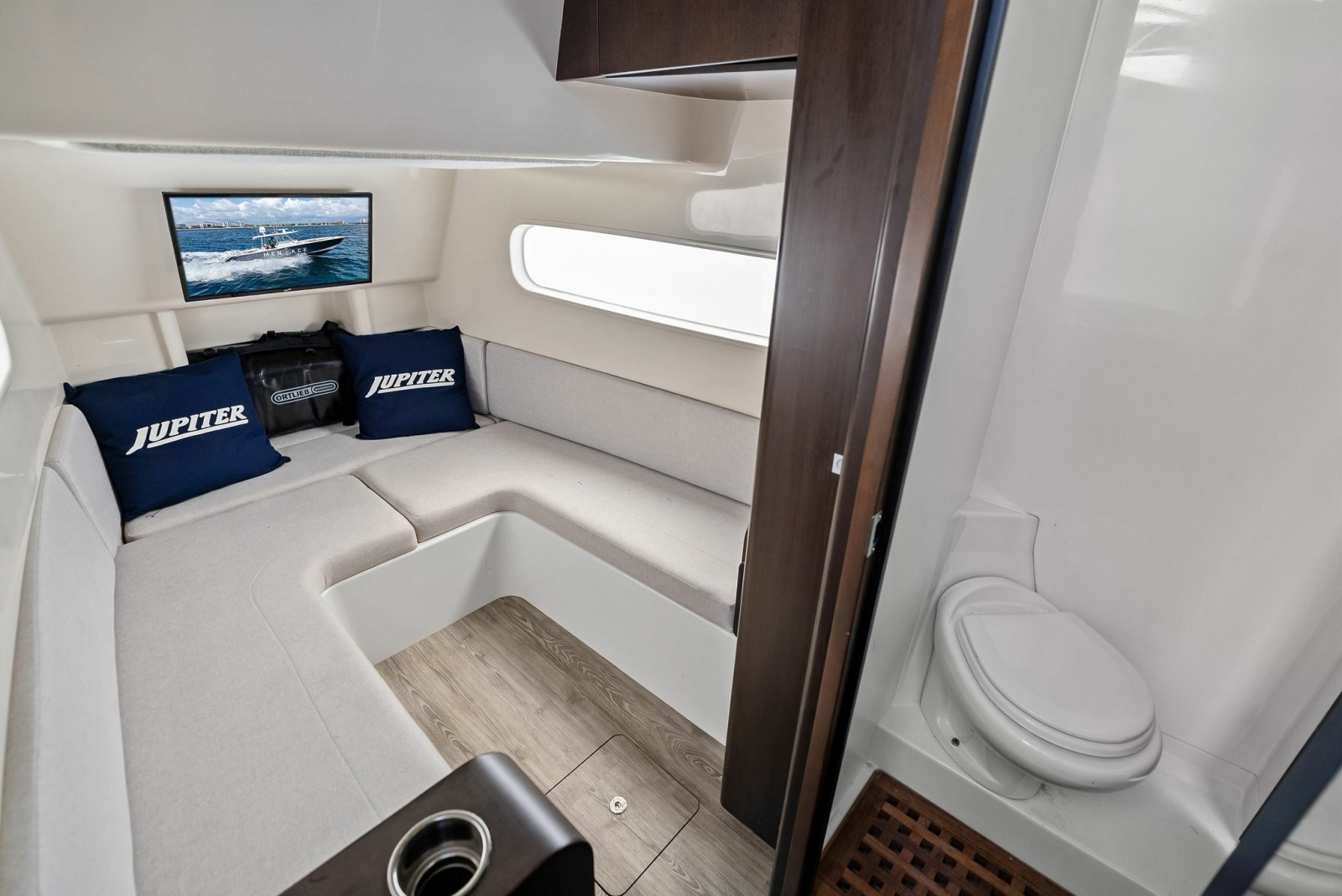 2020 Jupiter 43 Center Console MENACE V-Berth/Head