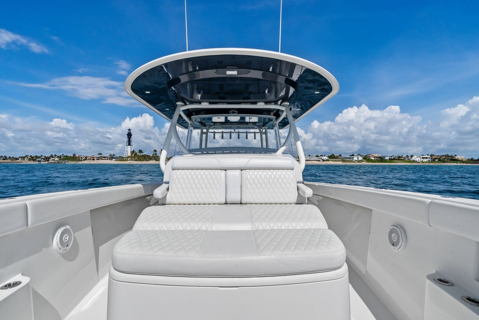 2020 Jupiter 43 SF MENACE Sun Lounge