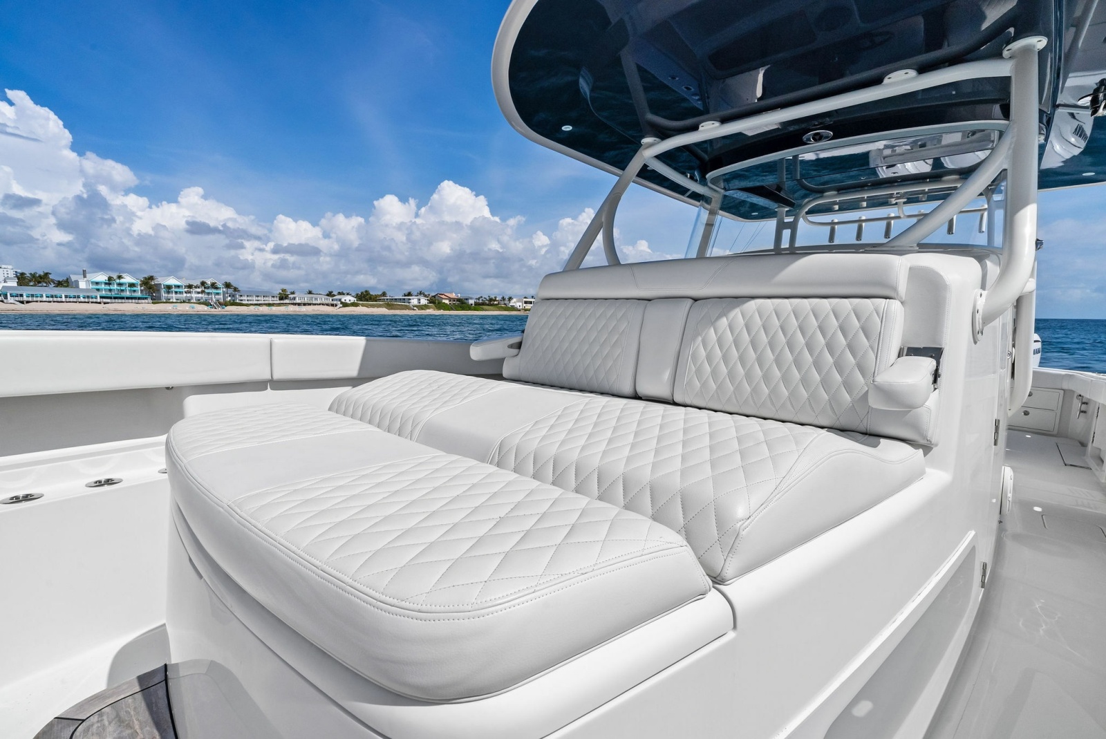 2020 Jupiter 43 SF MENACE Sun Lounge
