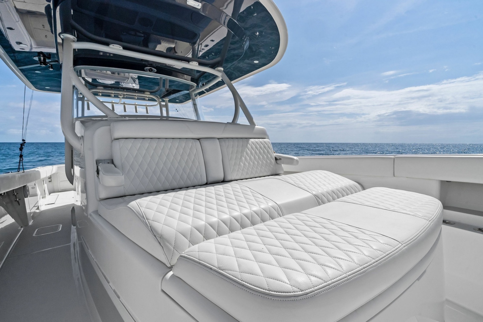 2020 Jupiter 43 SF MENACE Sun Lounge