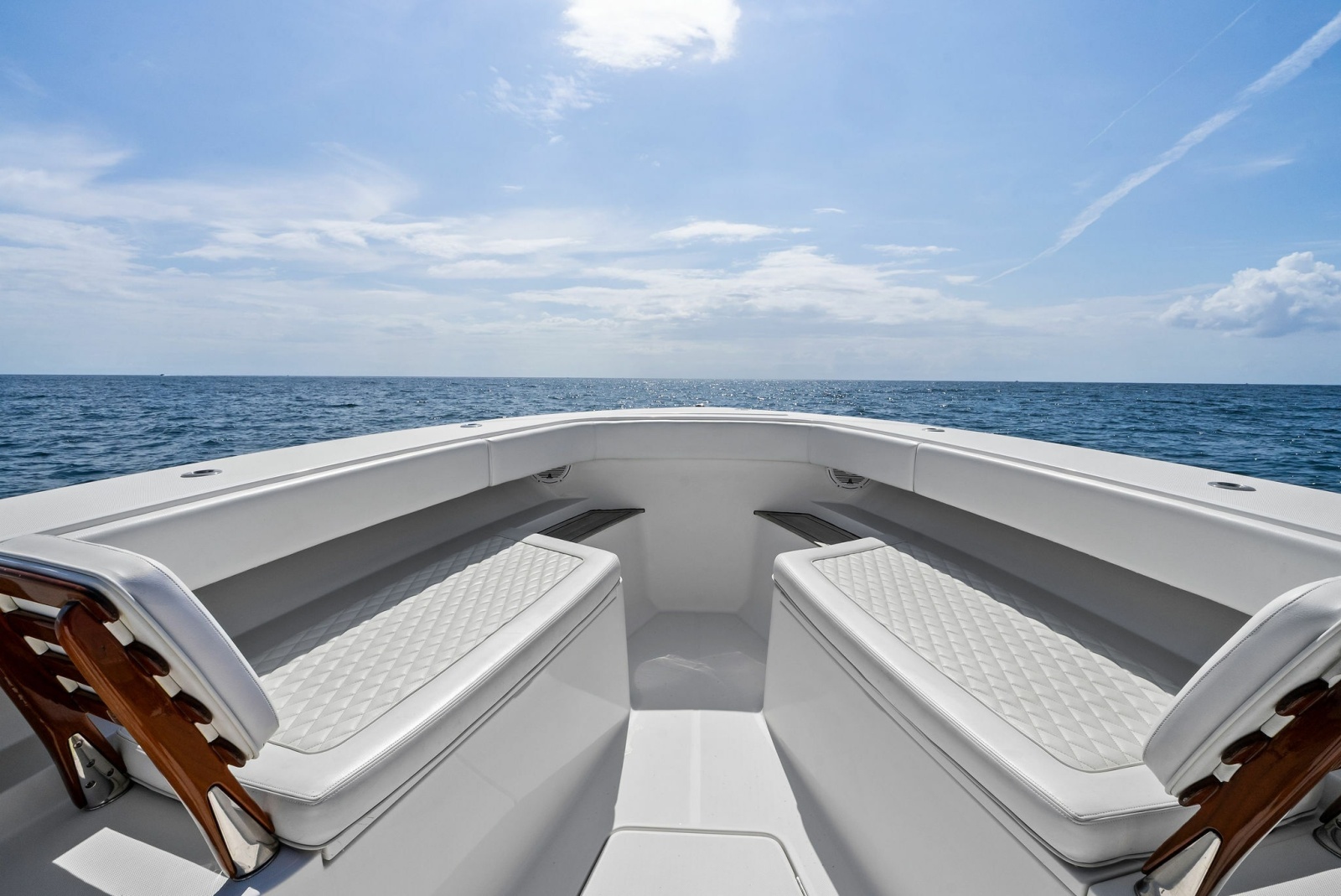  2020 Jupiter 43 SF MENACE Bow Seating