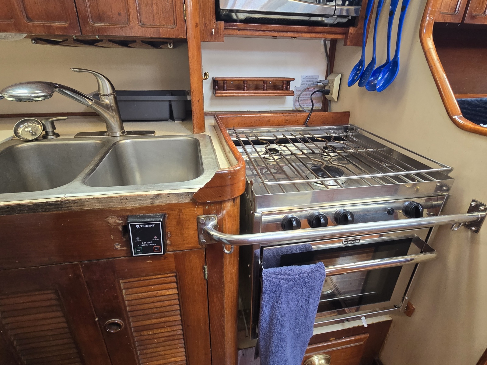 1985 Endeavour 42 CC