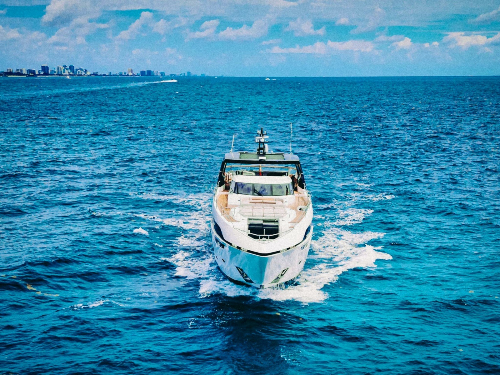 PURA VIDA 100ft Sunseeker Yacht For Sale