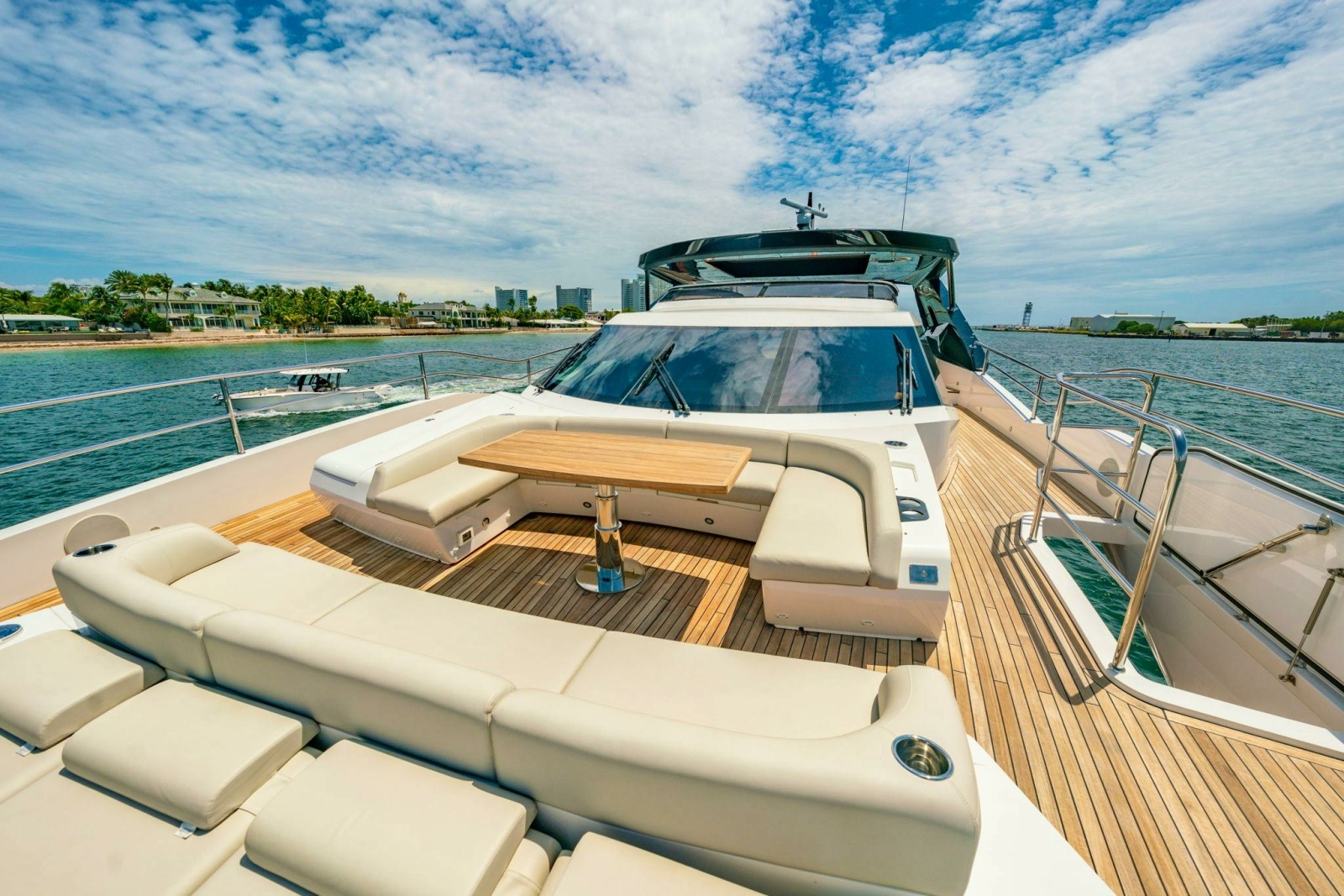 PURA VIDA 100ft Sunseeker Yacht For Sale