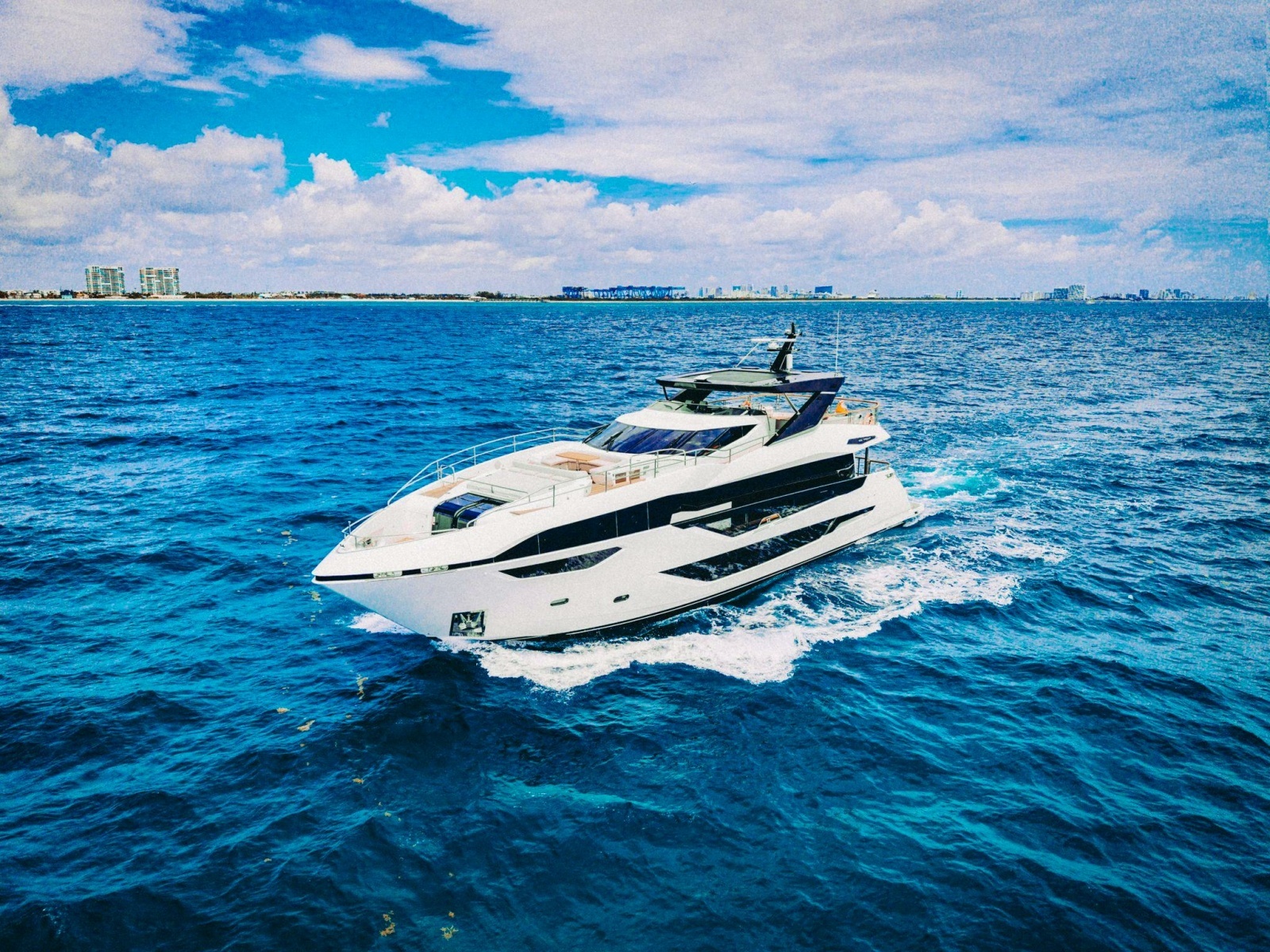 PURA VIDA 100ft Sunseeker Yacht For Sale