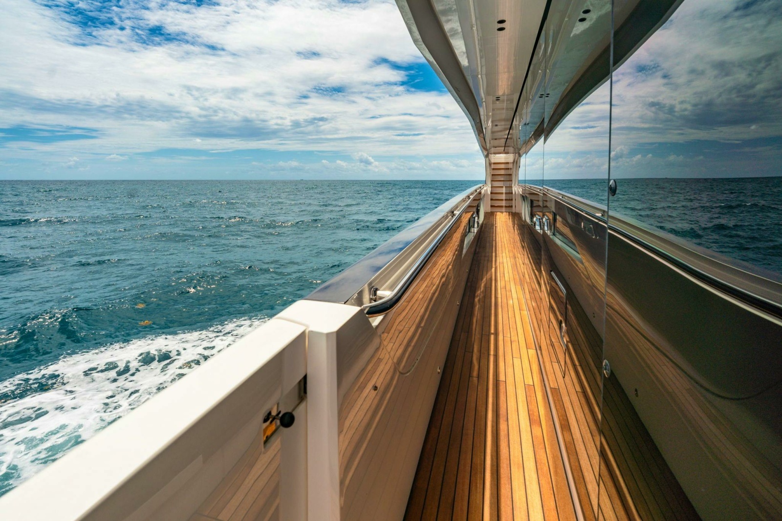 PURA VIDA 100ft Sunseeker Yacht For Sale