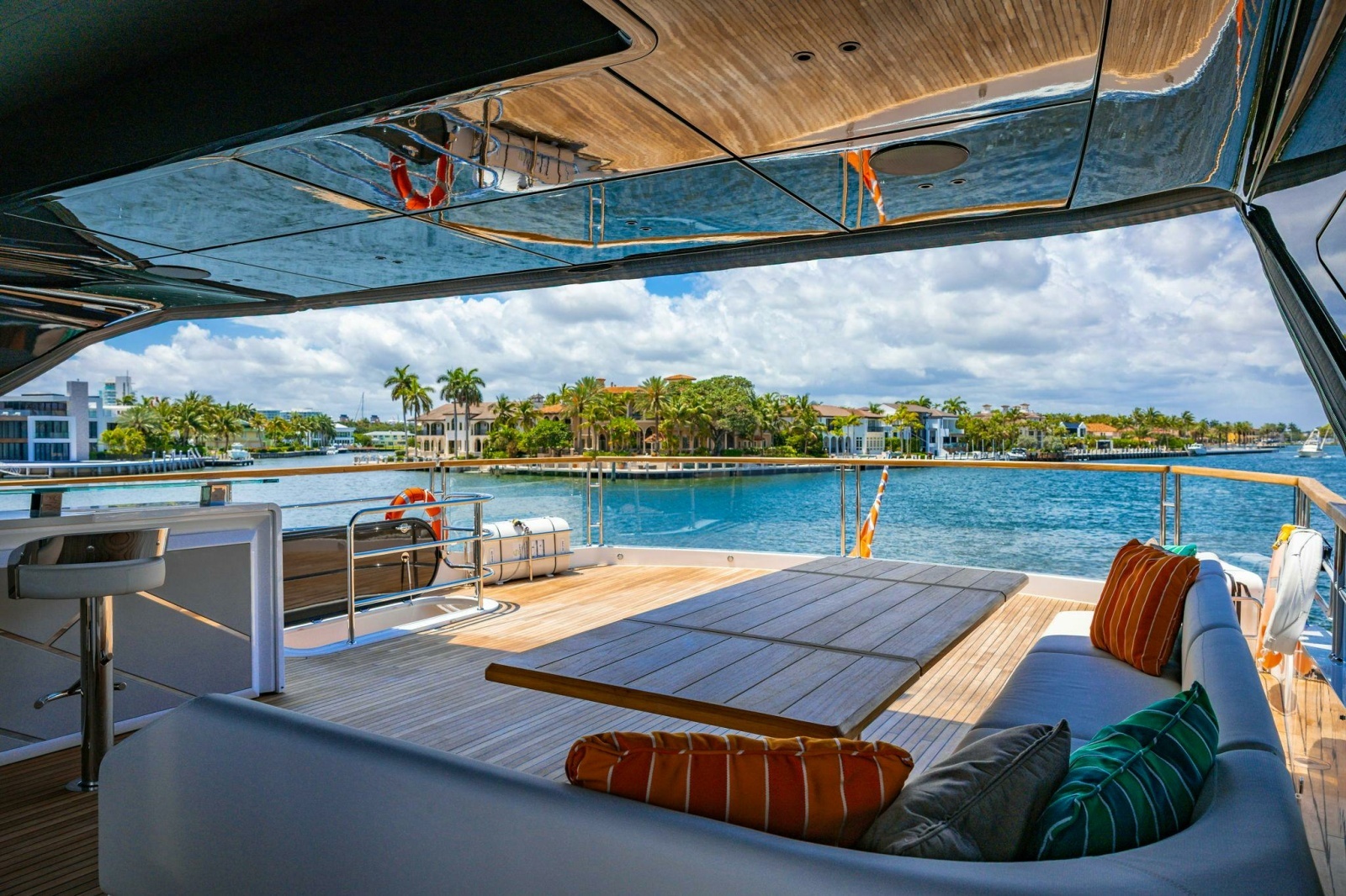 PURA VIDA 100ft Sunseeker Yacht For Sale