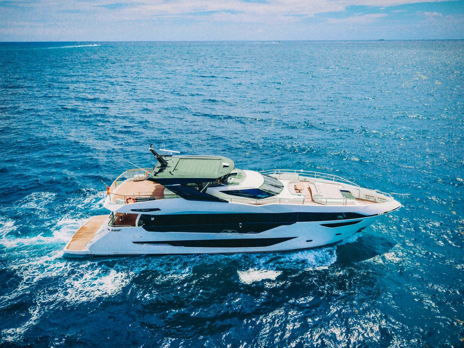 PURA VIDA 100ft Sunseeker Yacht For Sale