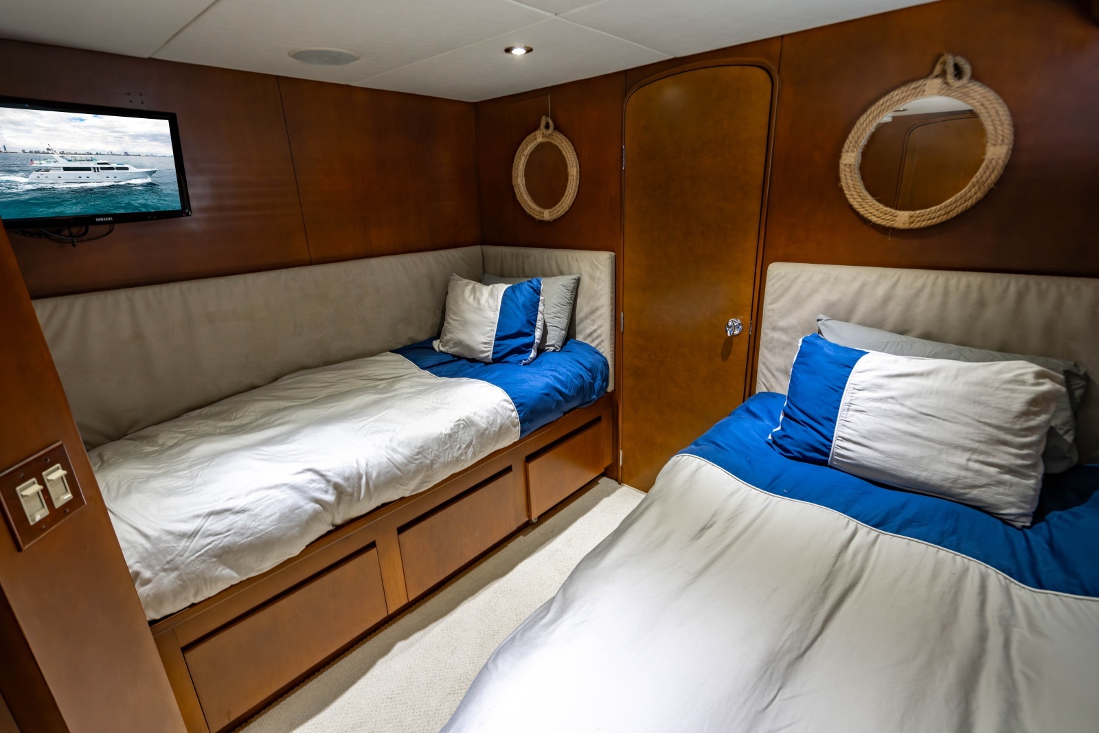 2006 Broward Raised Pilothouse