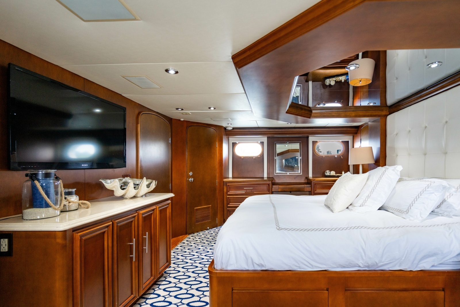 2006 Broward Raised Pilothouse